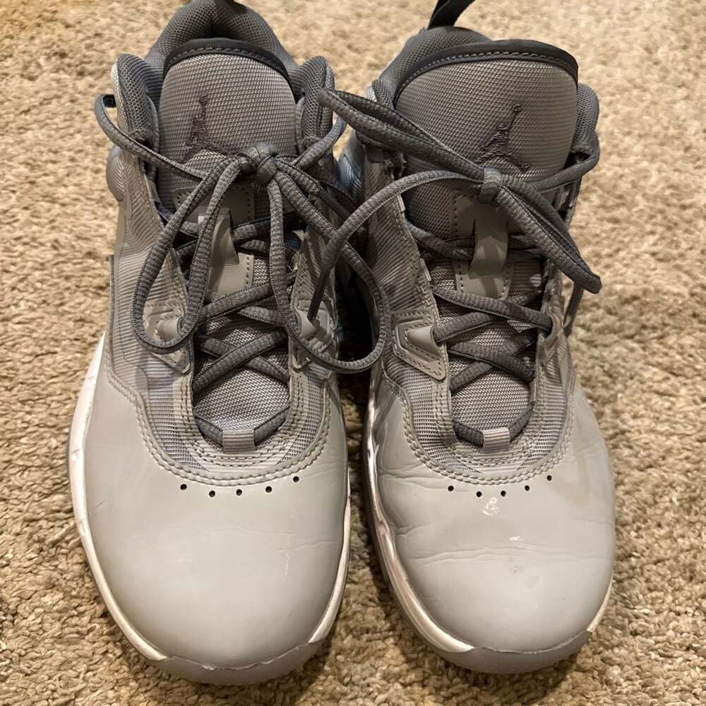 Jordan Stay Loyal 3 Wolf Grey Mid Top Sneakers FB1396-012